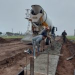 LOS CARDOS – Ya se hace el cordón cuneta en la cortada del nuevo loteo