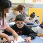 ASISTENCIA PERFECTA – Pullaro firmó el decreto del premio a docentes