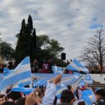La ciudad vivió un emotivo acto por el Día de la Bandera y cientos de niños prometieron lealtad a la insignia nacional