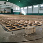 Avanza a paso firme la colocación del piso de madera en El Expreso
