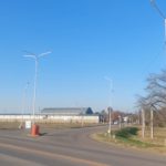 EL TERCERO DE SEIS – El Municipio re ilumina el acceso de calle Viena