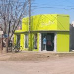 Propietarios sorprendieron a un sujeto robando de madrugada en su tienda