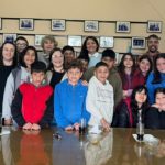 Alumnos y docentes en el concejo