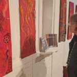 MUSEO MUNICIPAL – Ya se expone la muestra textil “Sinfonía roja, demonios y de moños rojos”