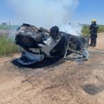 PELLEGRINI – Vuelco e incendio de un vehículo en un camino rural