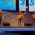 Bandurrial conmovió la luna coscoína con dos interpretaciones que hicieron levantar la platea de la Próspero Molina