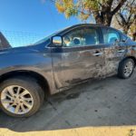 Accidente entre dos autos y una camioneta en pleno centro