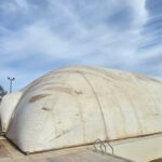 ¡Con gran esfuerzo, el nuevo domo de la pileta climatizada de Trebolense ya está inflado!