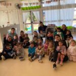 Lectura, juegos y sonrisas en el «Hojitas de trébol»