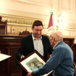 Esteban Motta homenajeó al fundador de la fábrica de bolitas “Tinka” en la Cámara de Senadores