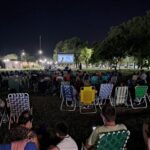 Gran convocatoria en una nueva noche de “Cine a la reposera bajo las estrellas”