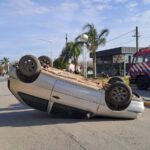 Vuelco de un automóvil en Bulevar Europa: un conductor fue trasladado al SAMCo