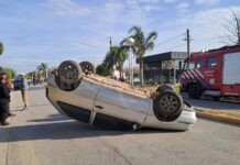 Vuelco de un automóvil en Bulevar Europa: un conductor fue trasladado al SAMCo